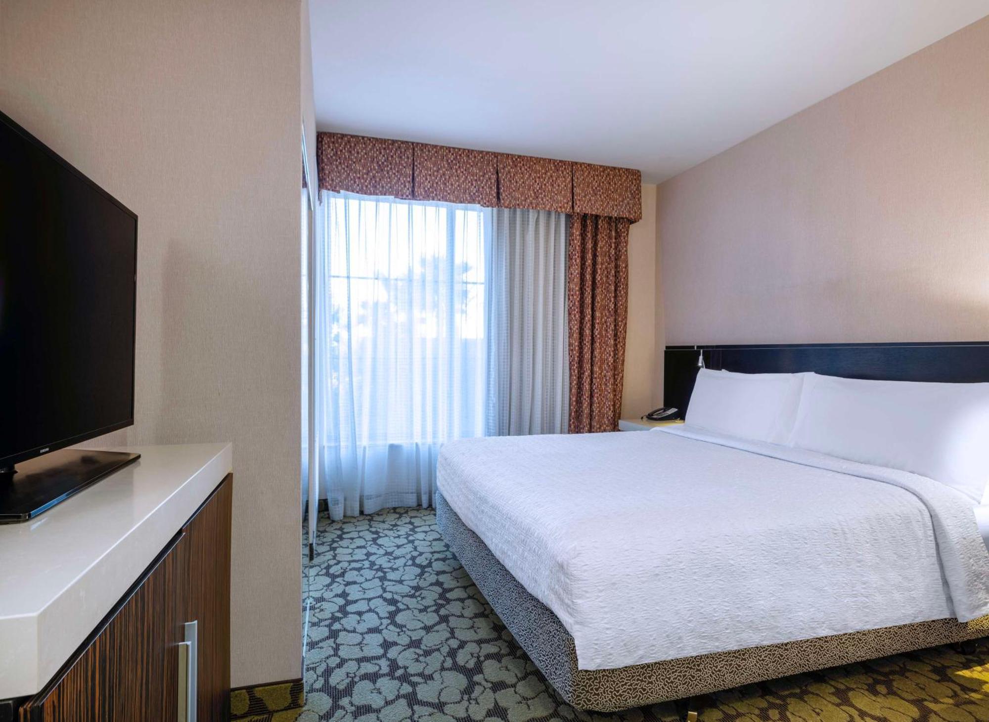 Hilton Garden Inn Las Vegas Strip South Exterior photo